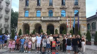 Recepción a los niños ucranianos alojados en Gijón por el programa "Vacaciones en Paz"