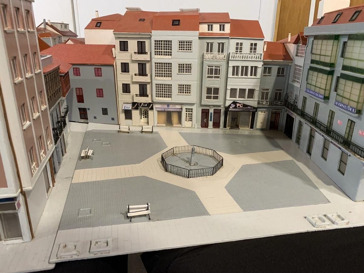 Gene Muíños Reboredo expone en «A nosa pequena vila» maquetas a escala de edificios de Redondela