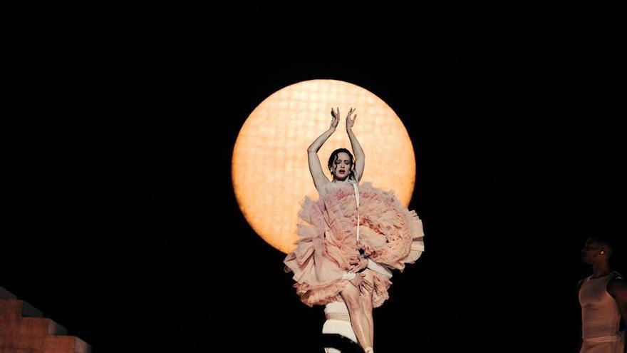 Del recinto al rito de Rosalía: este es el código de vestimenta para peregrinar al Lux Tour