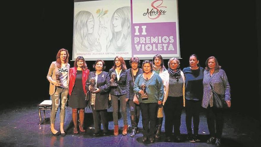 El ayuntamiento premia la labor de varias mujeres en una gala