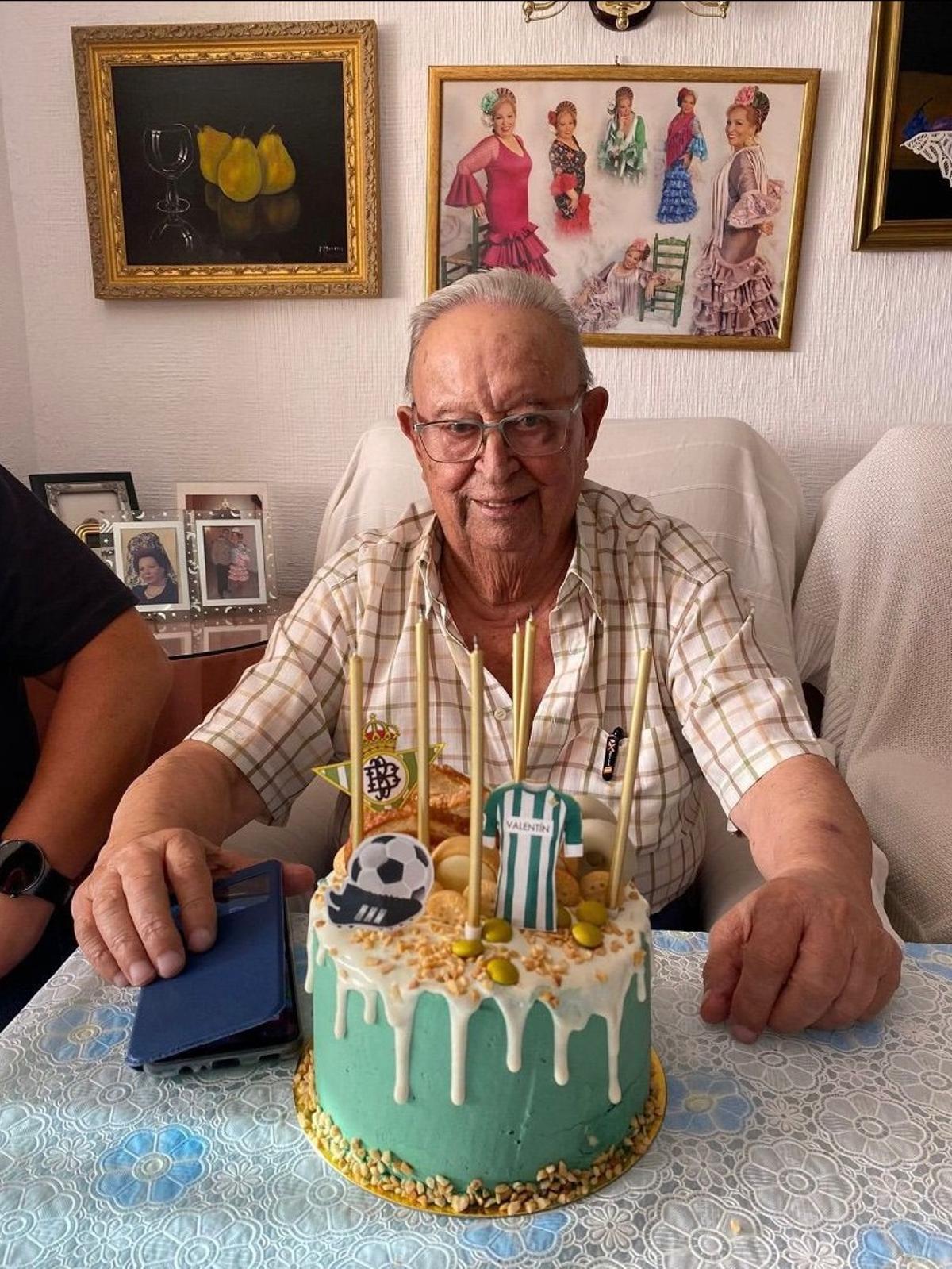 Valentín Castaño durante la celebración de uno de sus cumpleaños