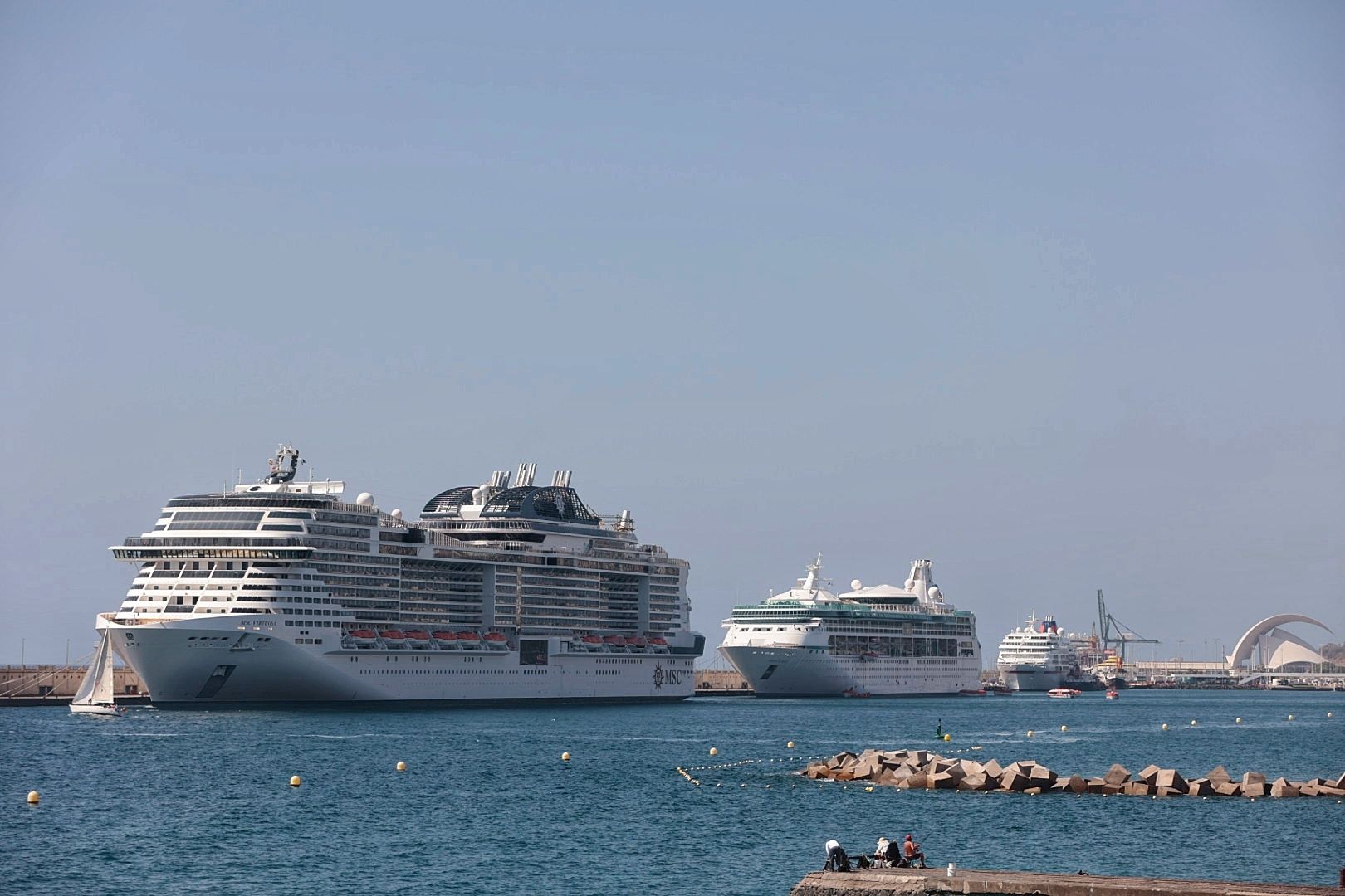 Crucero MSC Victoria en puerto de Santa Cruz de Tenerife