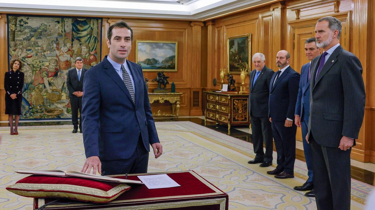 Carlos Cuerpo promete su cargo de ministro de Economía ante el rey