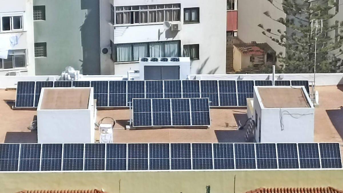Instalación de autoconsumo solar en una vivienda.