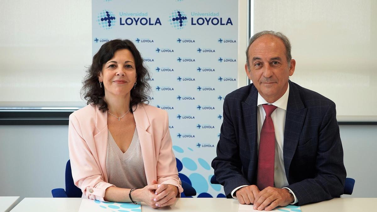 Adela Segura, directora del Área de Servicios Sanitarios y de Prevención de MC Mutual y Gabriel Mª Pérez Alcalá, rector de la Universidad Loyola.