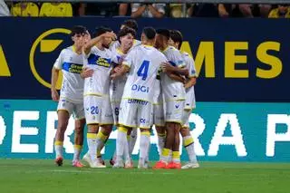 La UD Las Palmas encuentra el camino y Valentín Pezzolesi vale un Carranza