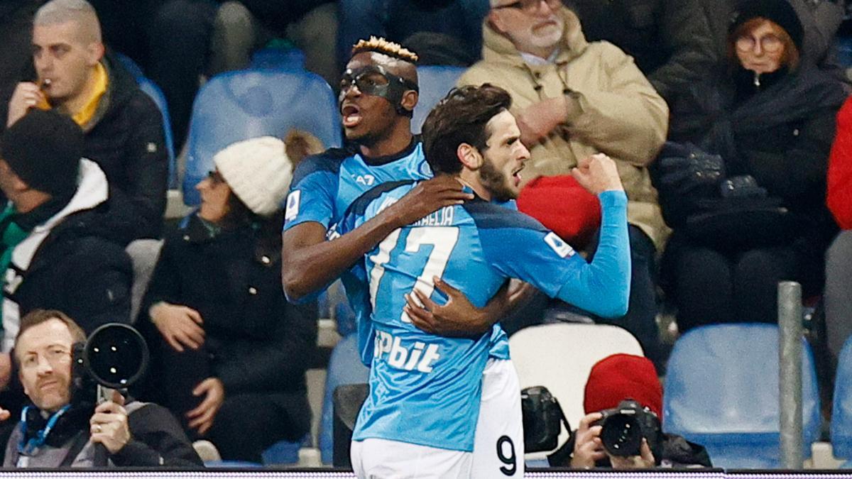 Kvaratskhelia y Victor Osimhen celebrando un gol