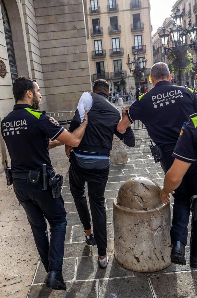 Els robatoris i les agressions sexuals baixen a Barcelona