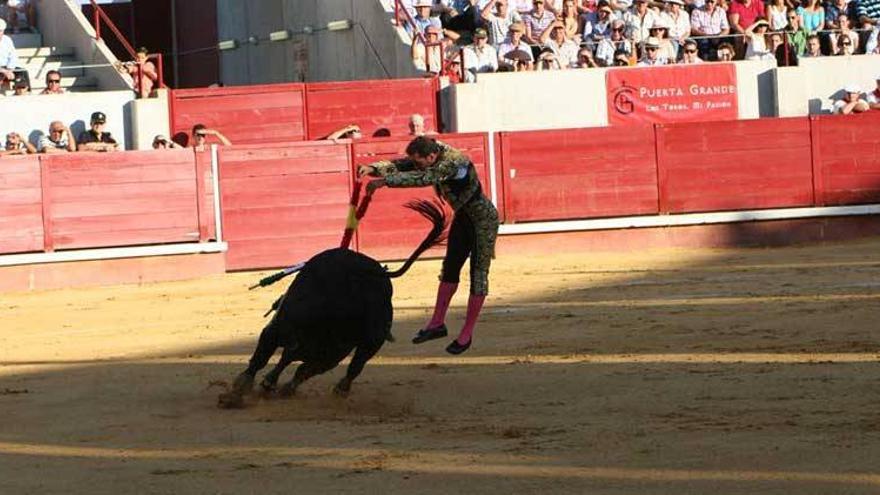 Ferrera abre la puerta grande en Don Benito