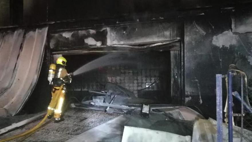 Extinguido un fuego esta madrugada en una fábrica de La Vila