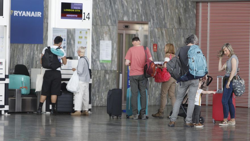 Más pasajeros y menos mercancías en el Aeropuerto de Zaragoza: estos son los datos hasta el mes de junio