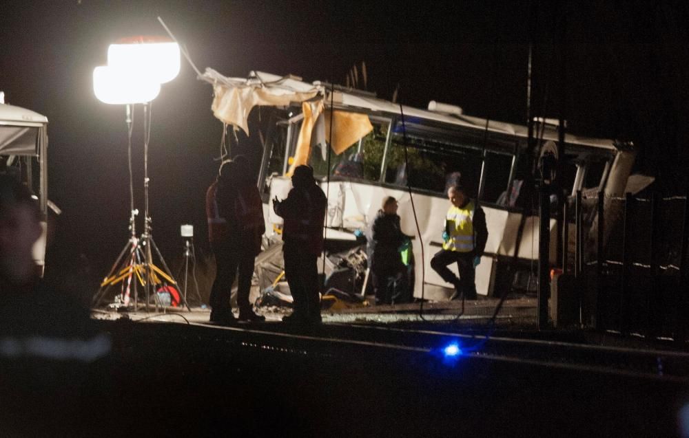 Un tren envesteix un autobús escolar a Perpinyà i causa quatre morts