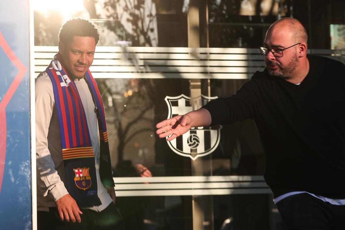 ¡Vitor Roque ya está en Barcelona! Así han sido sus primeras horas en la Ciudad Condal ¡Vitor Roque ya está en Barcelona! Así han sido sus primeras horas en la Ciudad Condal