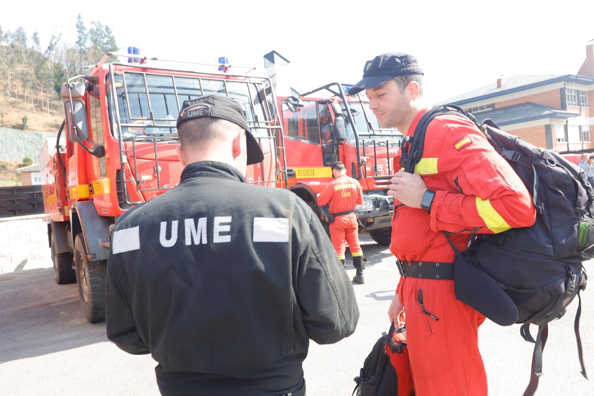 Dura lucha contra los incendios de Tineo y Valdés