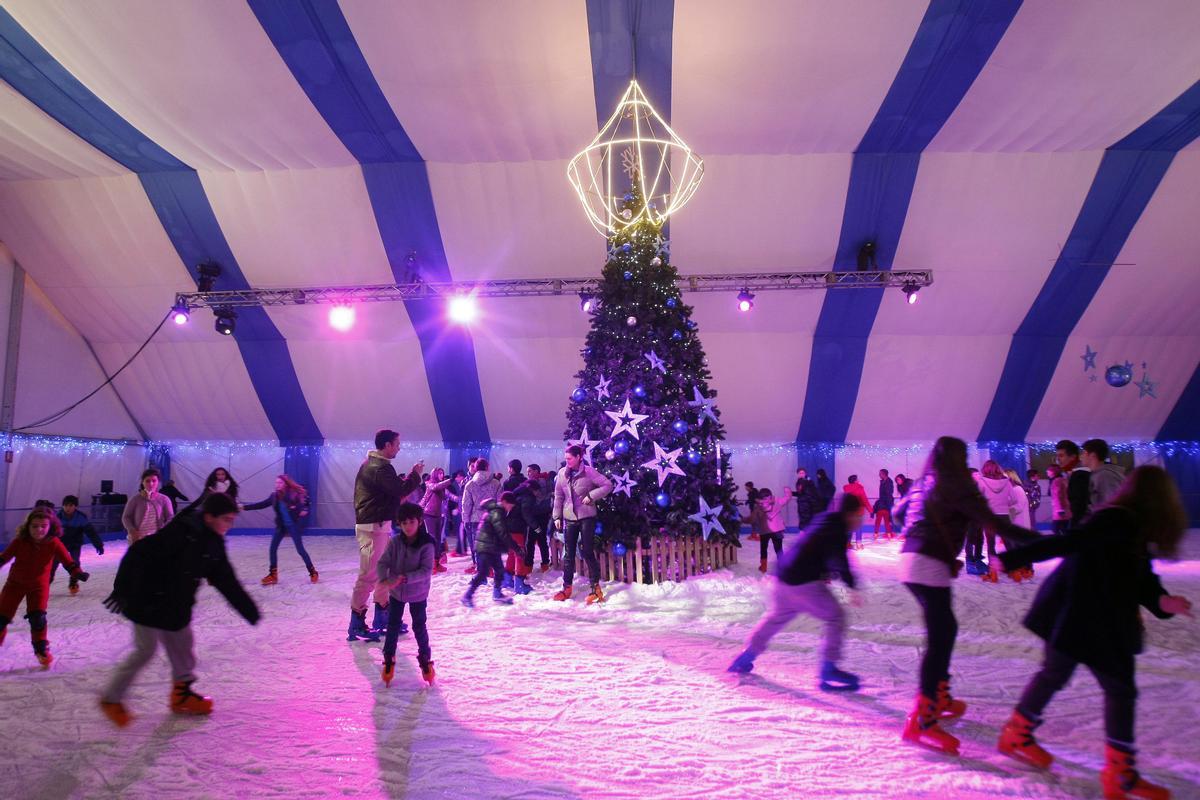 La pista de hielo de la Plaza del Pilar es un clásico.