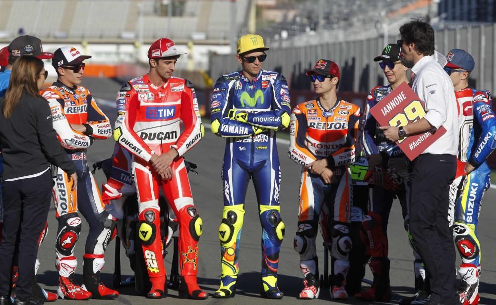 Así se hizo la foto de los nueve gandadores de la temporada en #MotoGP