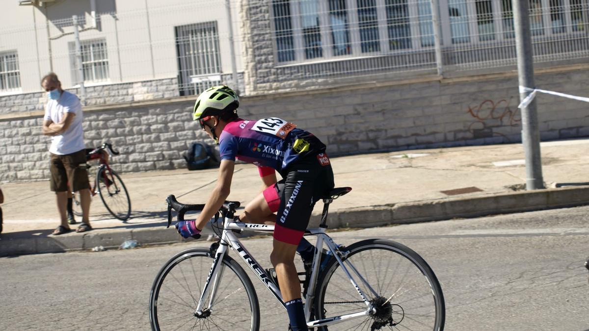 El ciclista xixonenc Pepe Arques