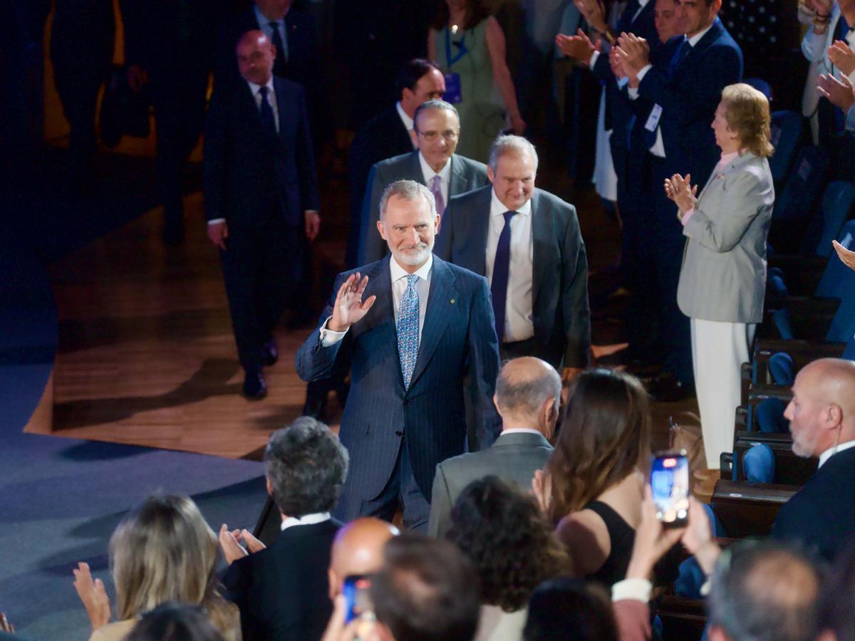 Su Majestad el Rey Felipe VI, a su llegada a la última jornada del Foro Mediterráneo, celebrado en Barcelona, a 18 de junio. Su Majestad el Rey Felipe VI, a su llegada a la última jornada del Foro Mediterráneo, celebrado en Barcelona, a 18 de junio.