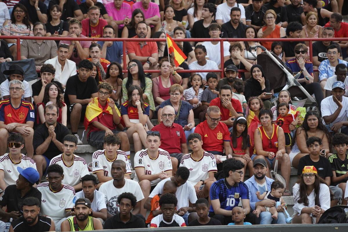 Busca't a les imatges del partit de la final del mundial a l'estadi del Nou Congost