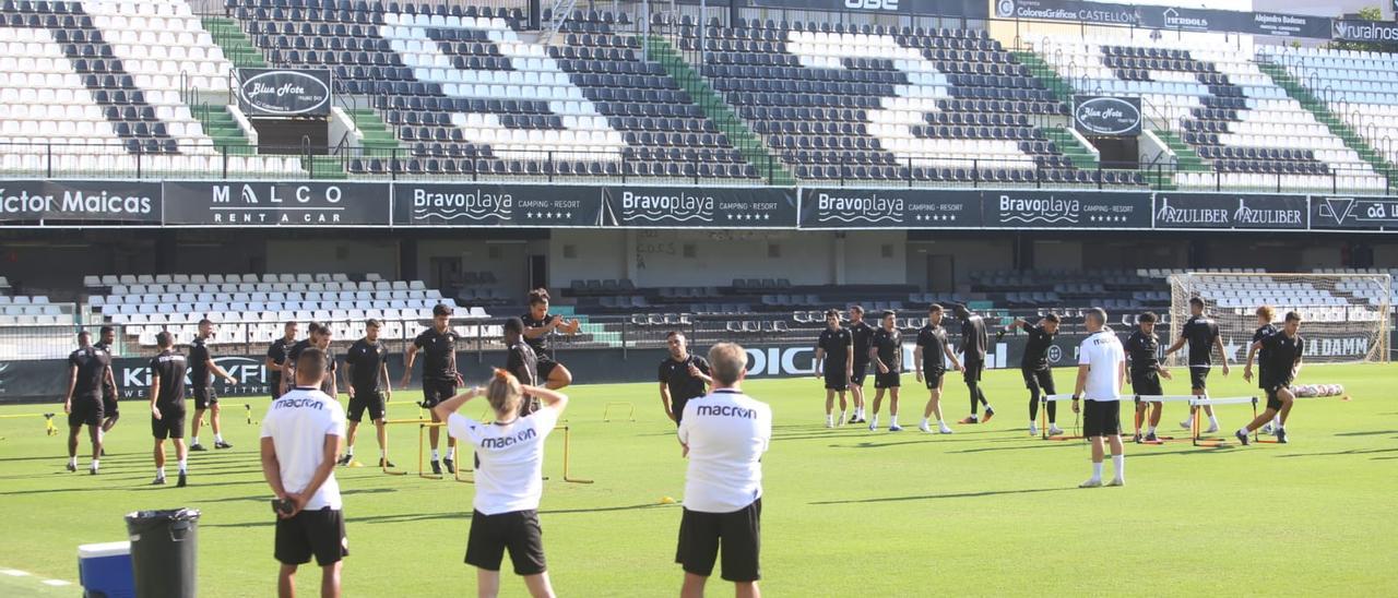 El Castellón, ya con las últimas incorporaciones, se ejercitó en Castalia, escenario del &#039;Partit del Centenari&#039;, frente al Valencia (20.45 horas).