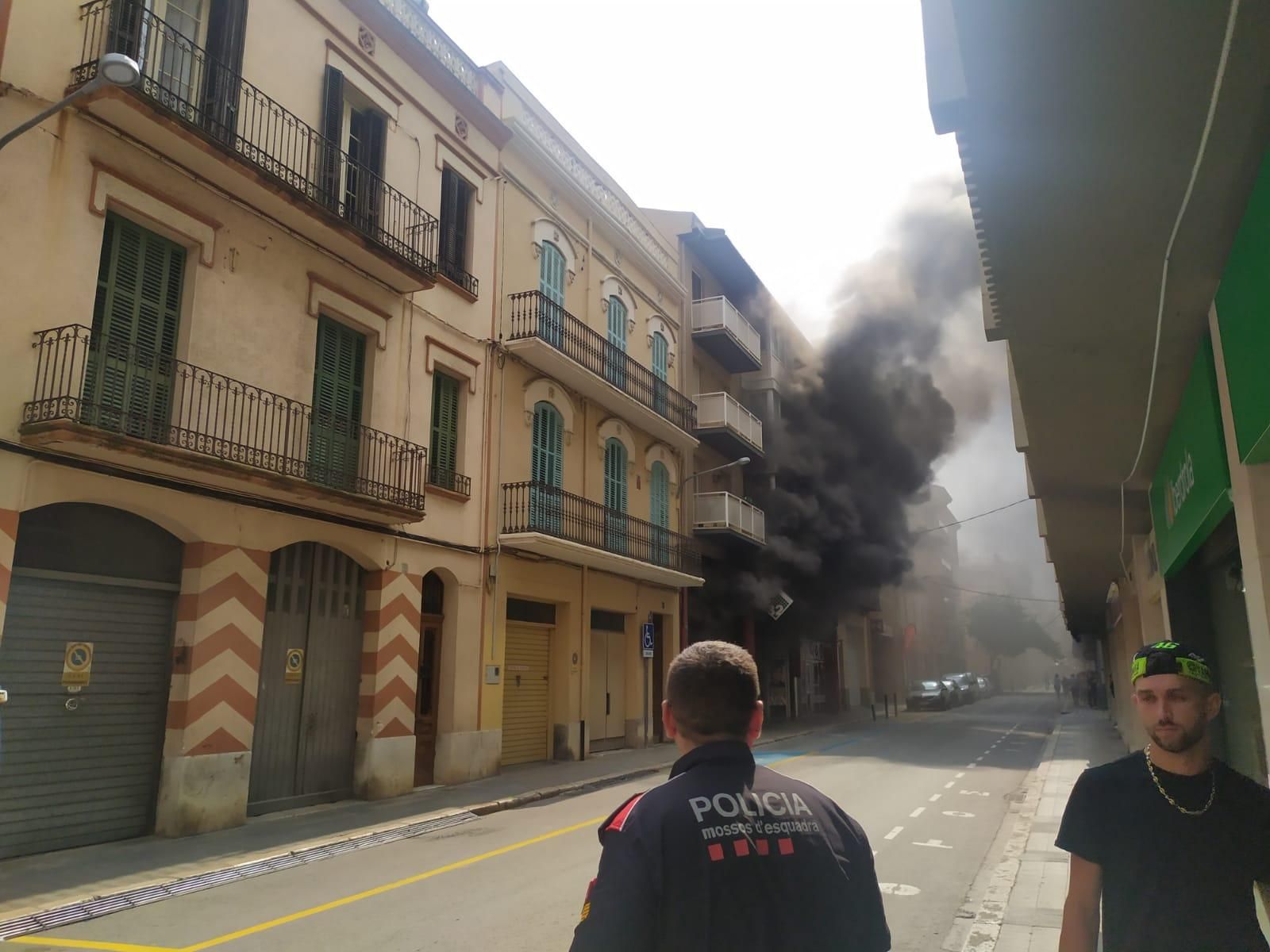 Les imatges de l'incendi en una perruqueria de Figueres