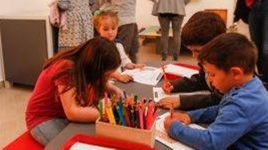 Uno de los talleres familiares organizados en el museo.