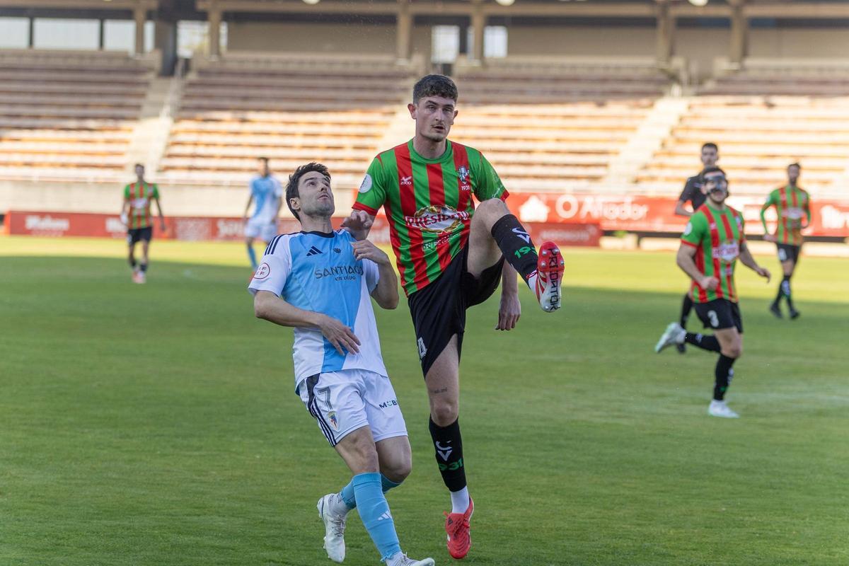 El Compostela cede un empate ante el Racing Villalbés en San Lázaro