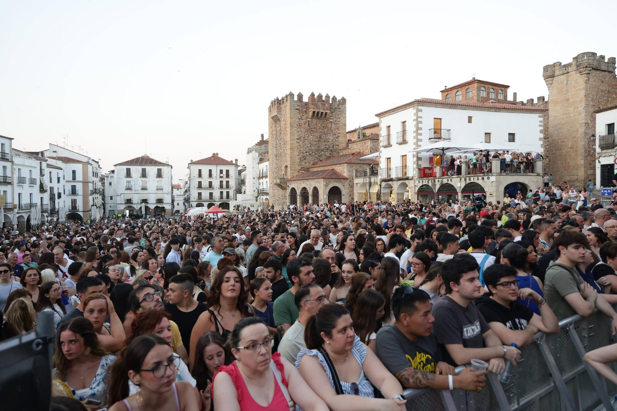 Así fueron los conciertos de este domingo en la plaza Mayor de Cáceres