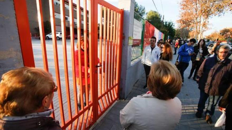 Echávarri acusa a Marzà de solo perseguir la jornada continua de los conserjes en Alicante