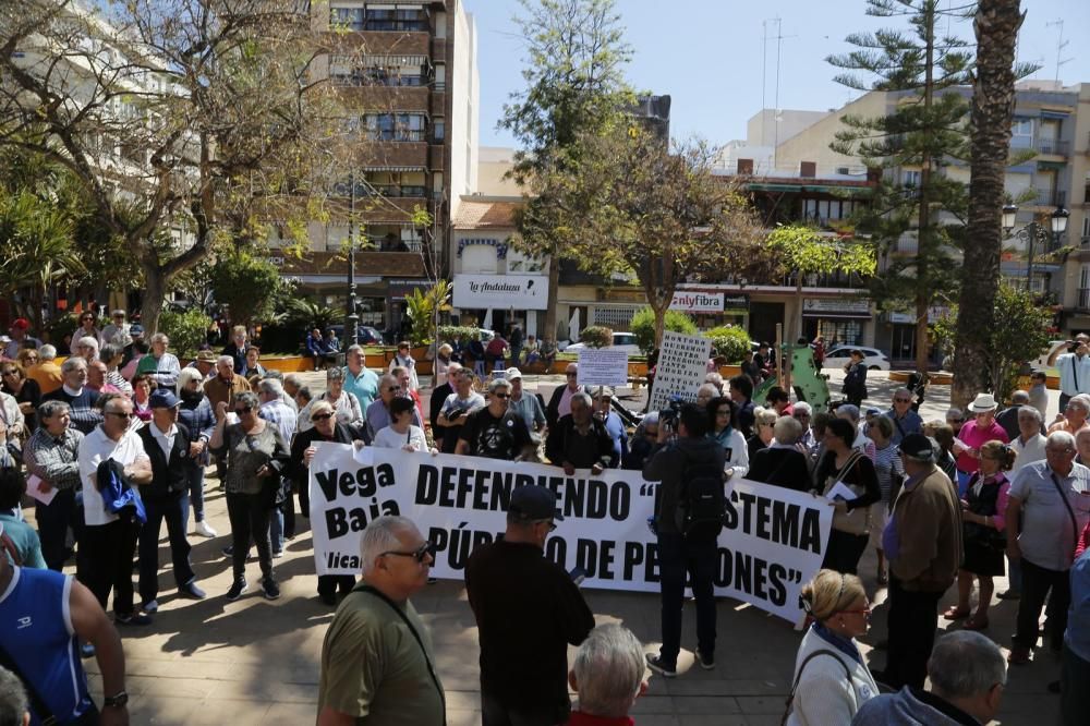 Los pensionistas se manifiestan en Torrevieja