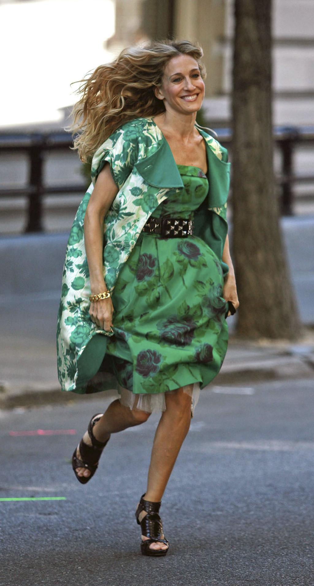 Zara y la falda verde homenaje a Carrie Bradshaw en 'Sexo en Nueva York' -  Woman