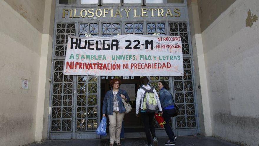 La universidad se plantea cerrar durante el verano