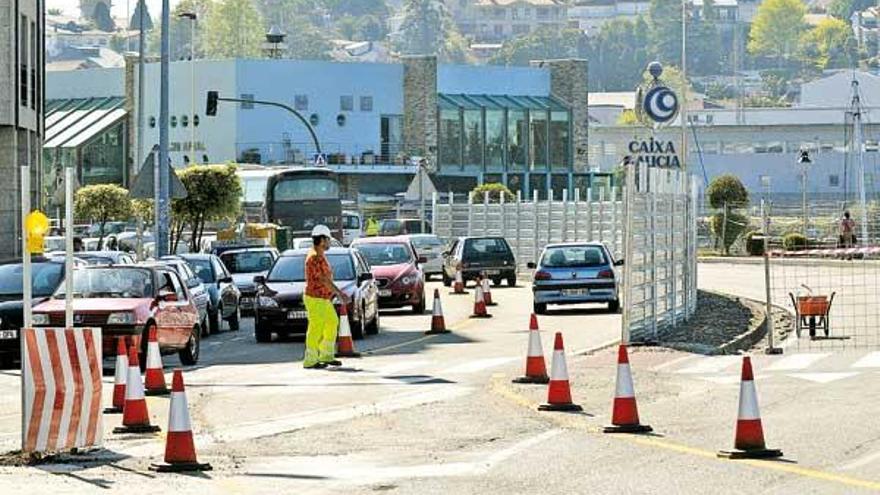 El tráfico circula por dos carriles en un tramo de 500 metros.