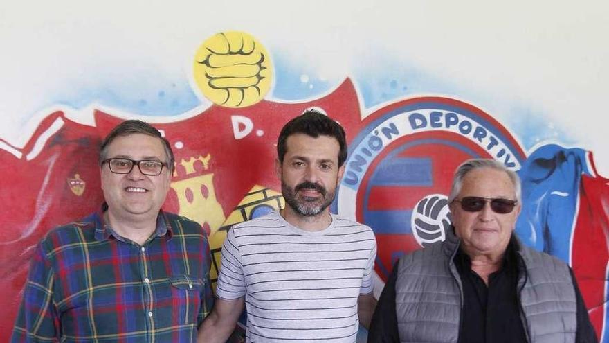 Damián Domínguez, Diego Soto y Manuel Cabaleiro, ayer en el estadio de O Couto. // Jesús Regal