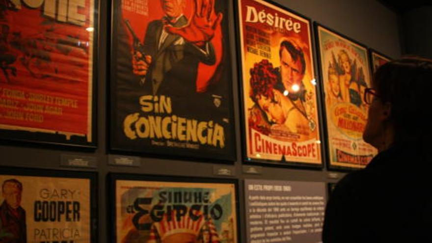 L&#039;exposició temporal del Museu del Cinema aplega cartells impresos que permeten repassar-ne l&#039;evolució tècnica i artística des de finals del segle XIX i fins als anys 80 | ACN