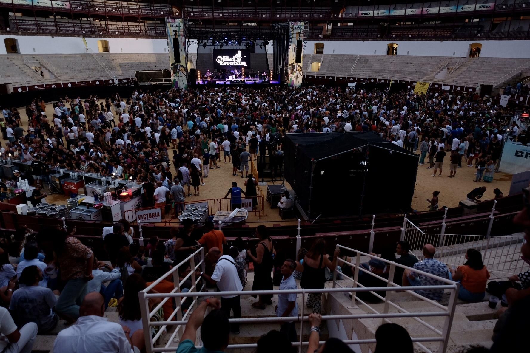 Mikel Erentxun en el Brisa Festival de Málaga.