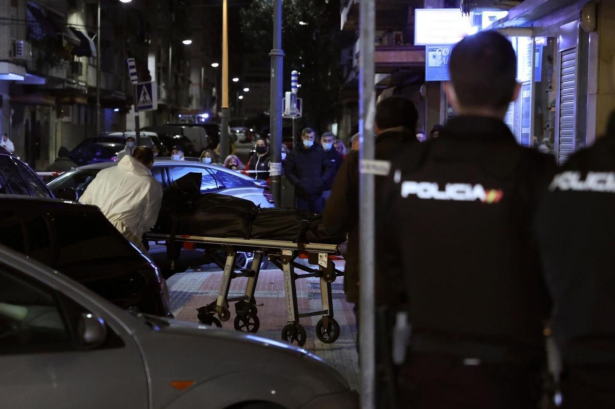La Policía investiga el hallazgo de dos cadáveres dentro de un bar en Madrid