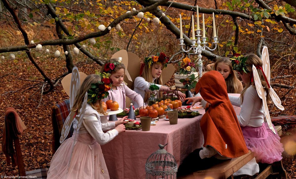 Autumnal Woodland Apple Party, de Amanda Farnese Heath.