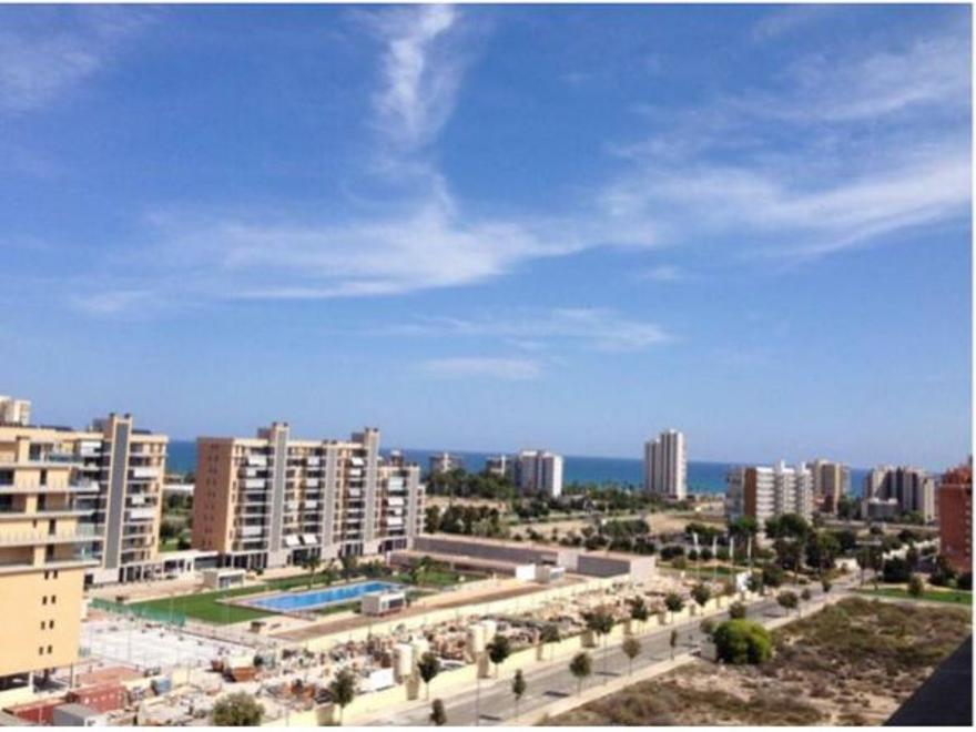 Pisos de Obra Nueva con terraza y piscina en venta en Playa San Juan -  Información