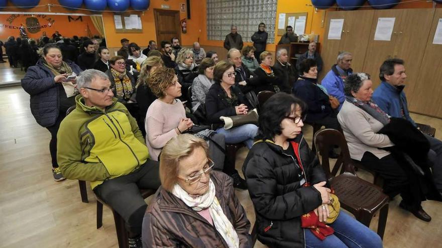 Vecinos de Santa Cruz, en la asamblea constitutiva de la plataforma.