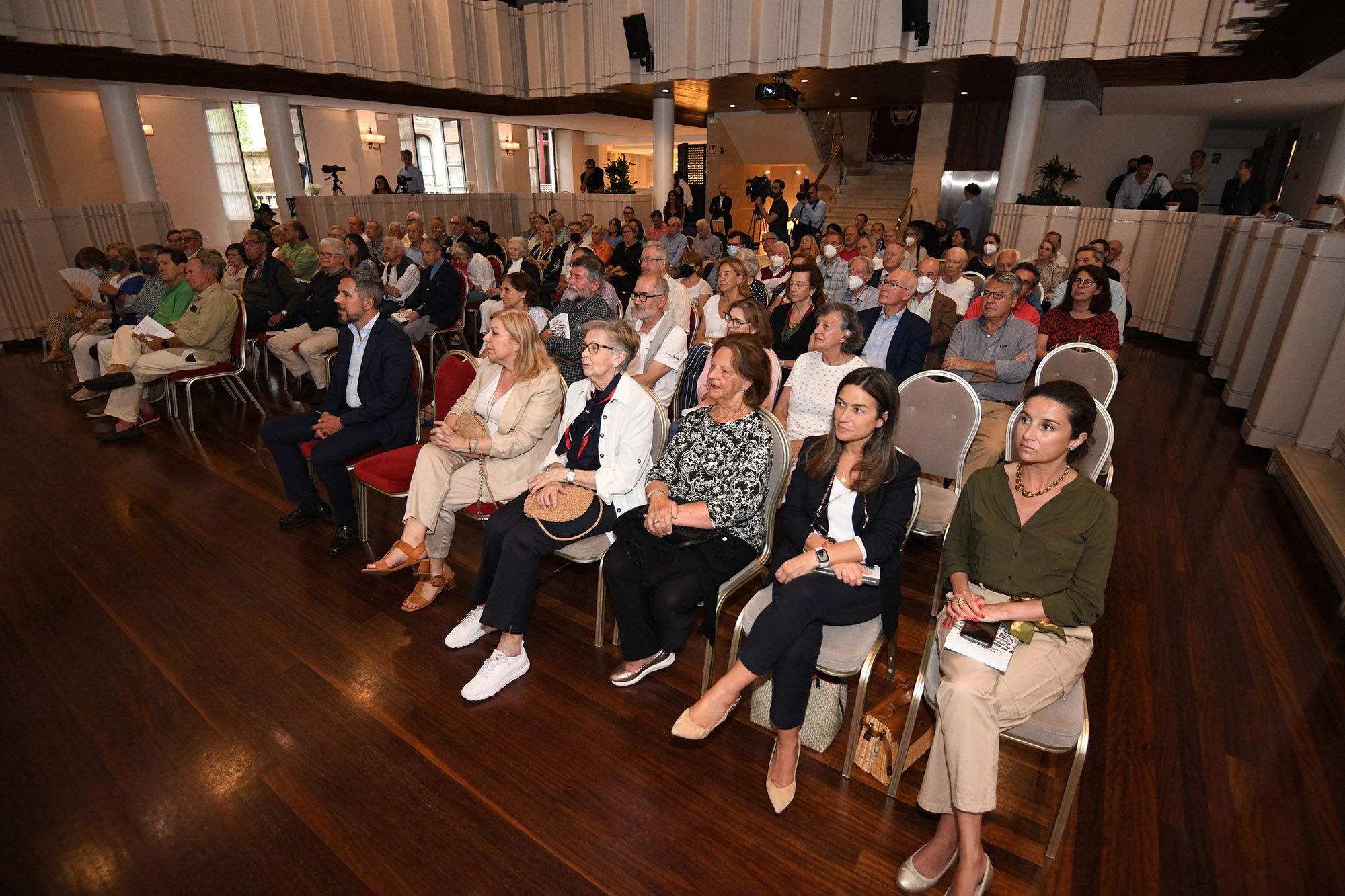 FARO presenta el libro Pontevedra, ciudad encantada, de Rafael L. Torre