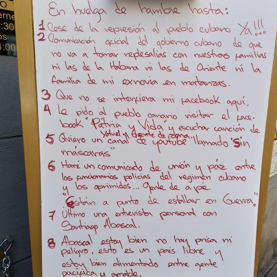 Un cubano, en huelga de hambre en la plazoleta Farray