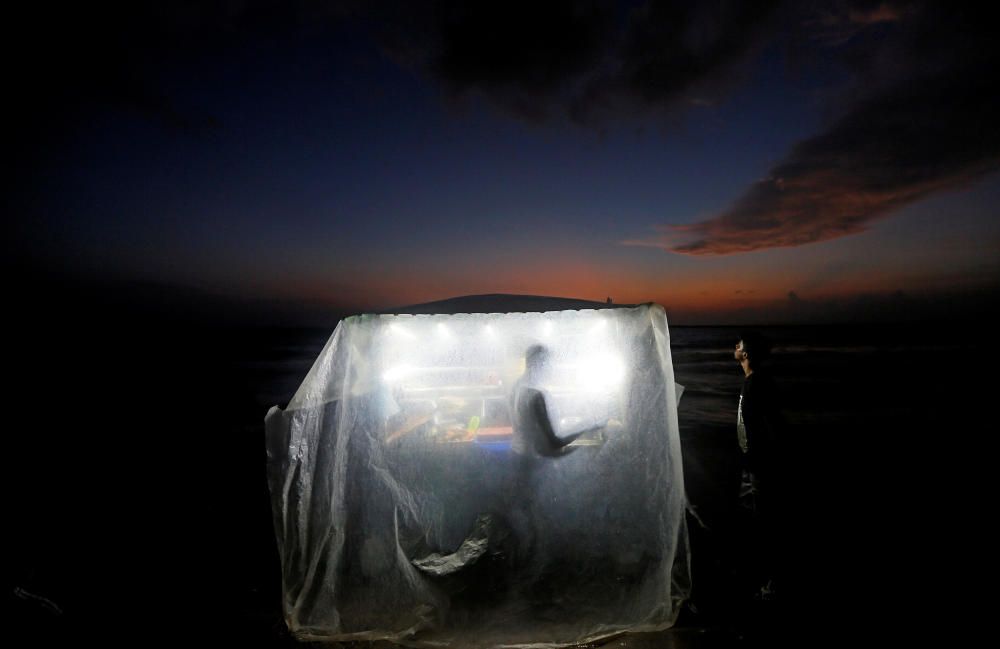 A vendor makes a local fast food at his mobile ...