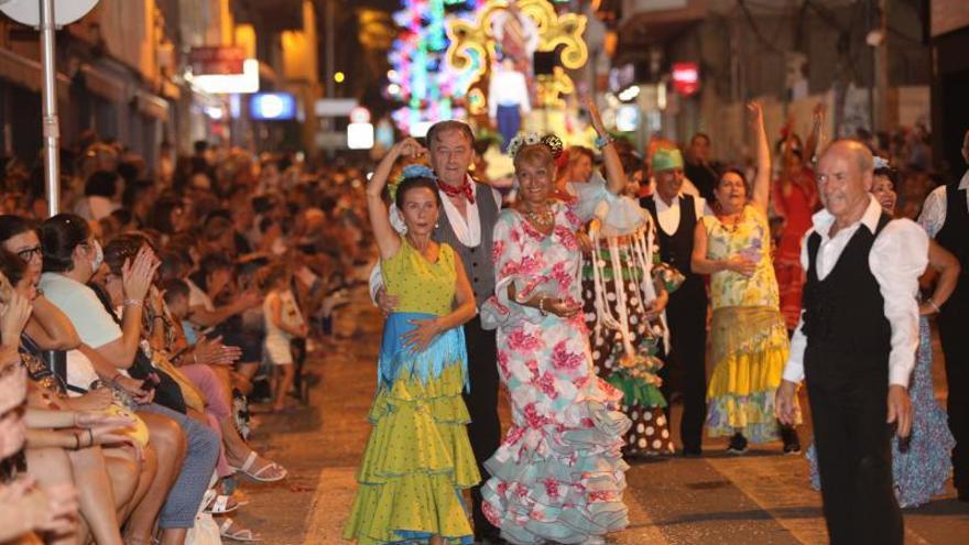 Desfile multicolor de las pasadas fiestas patronales.  | INFORMACIÓN
