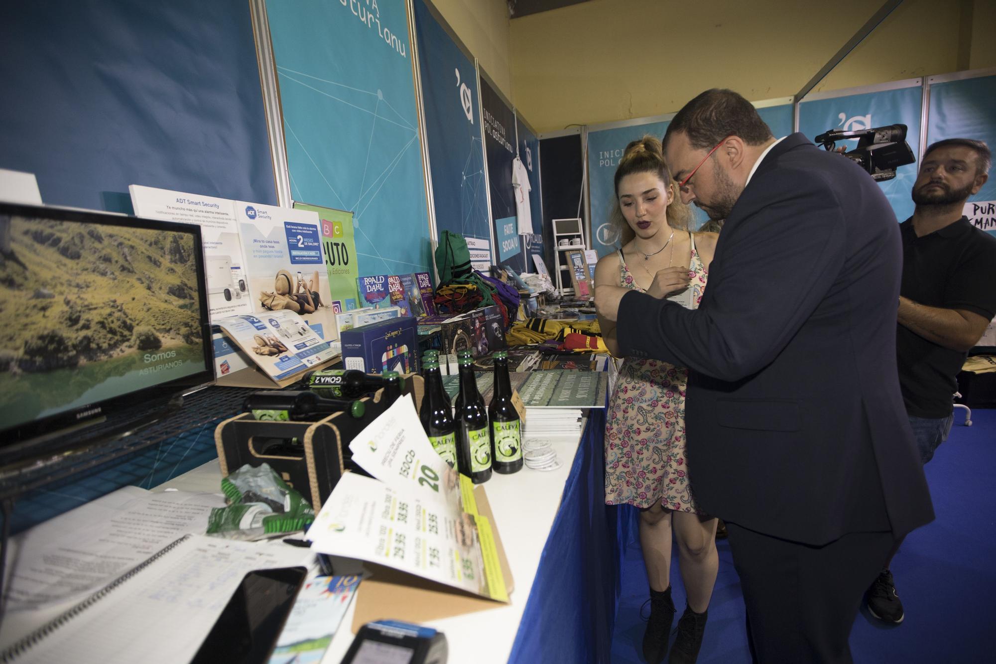 En imágenes: La visita de Adrián Barbón a la Feria de Muestras