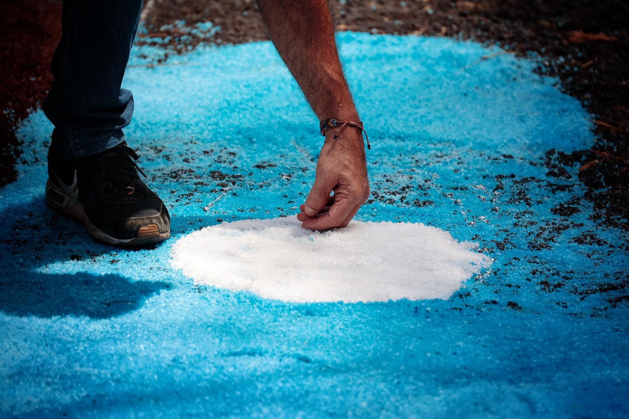 Elaboración de alfombras del Corpus en Santa Cruz