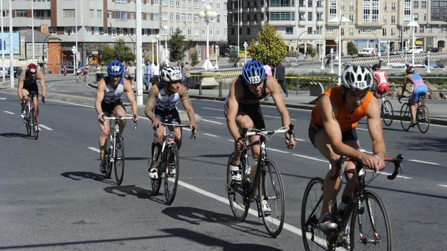 Imagen de un triatlón disputado en A Coruña. víctor echave
