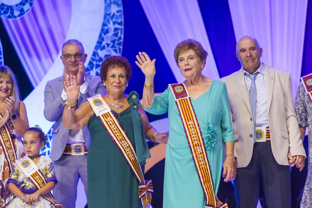 Representantes de las fiestas de El Altet durante el acto
