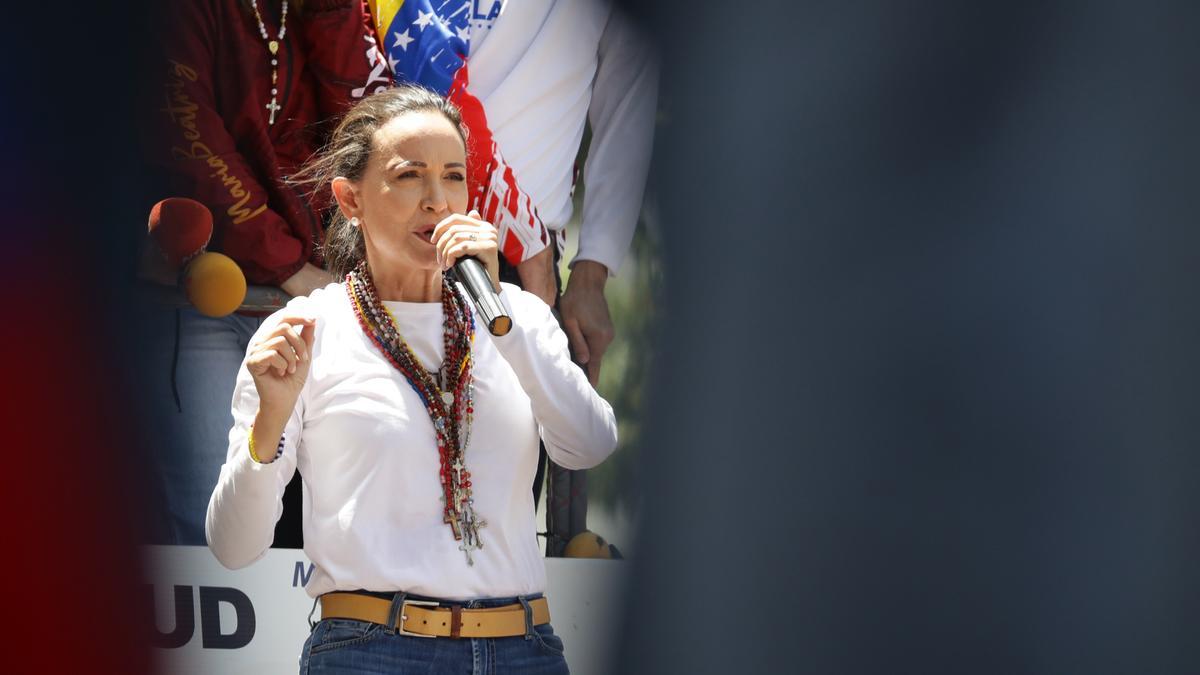 Corina Machado encabeza la protesta opositora en Caracas al grito de “libertad”