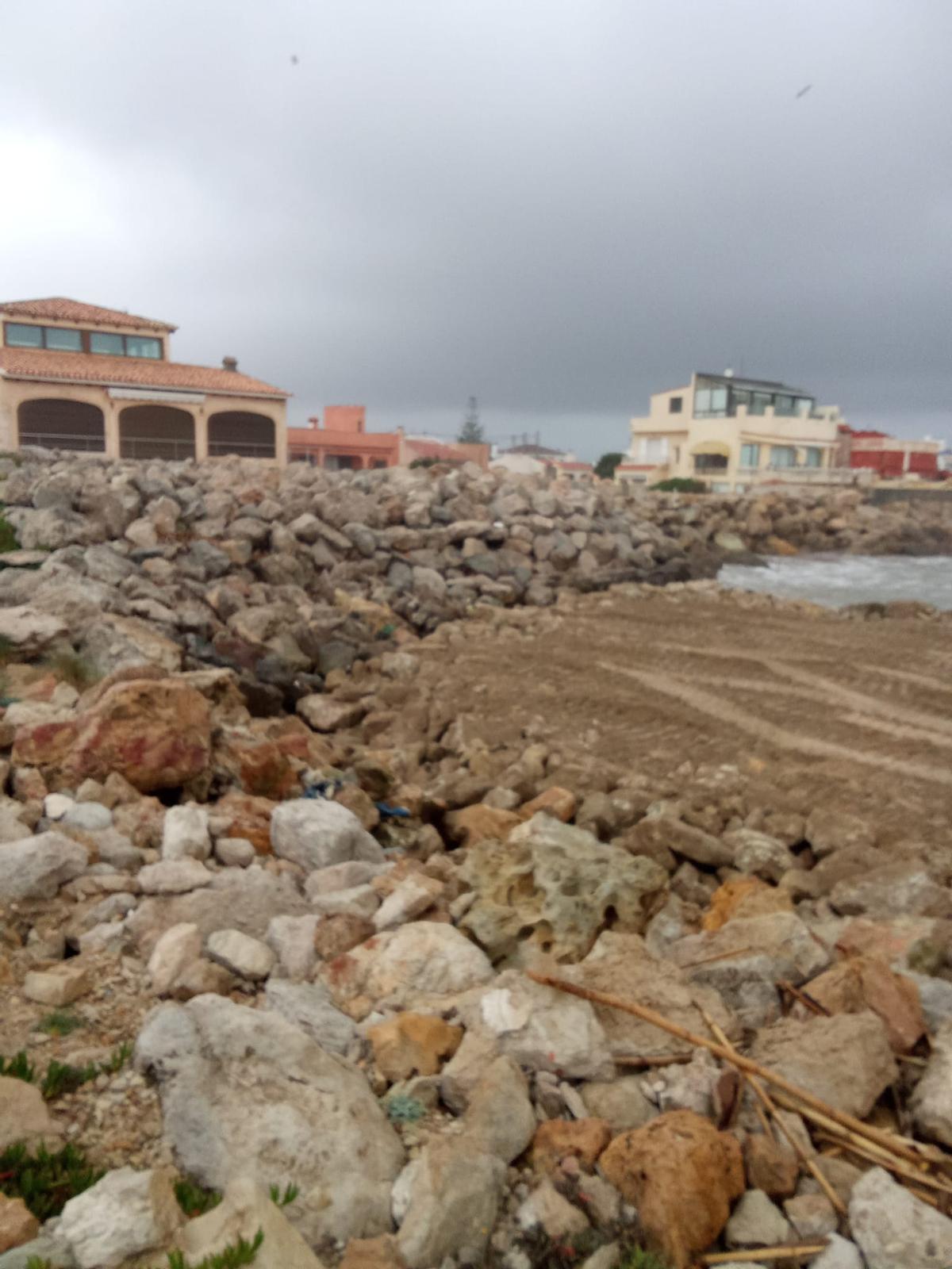 La maquinaria y los operarios se han retirado por motivos de seguridad.